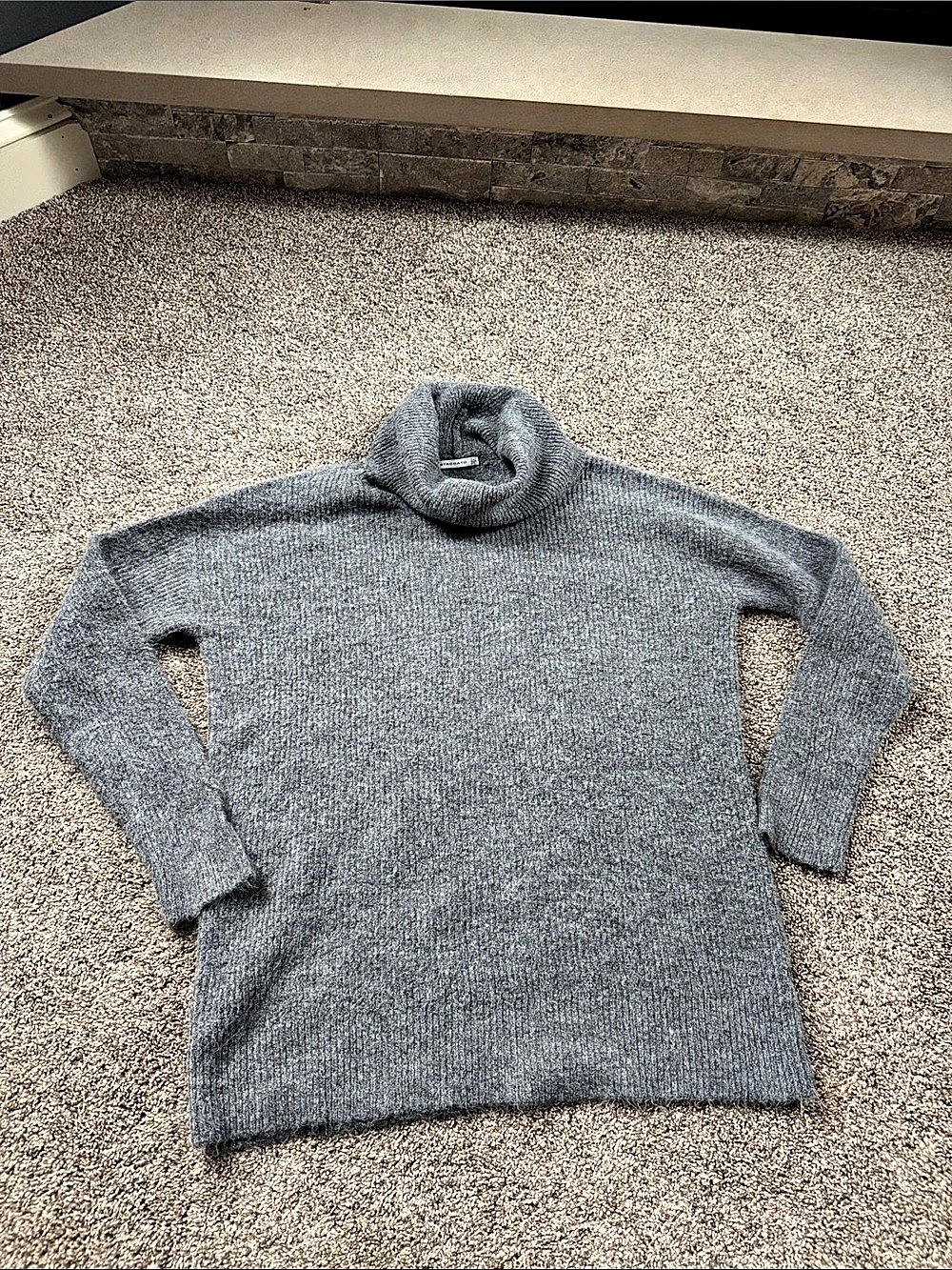 Staccato Gray Cowl Neck Ribbed Sweater Womens Small Fits Medium EUC